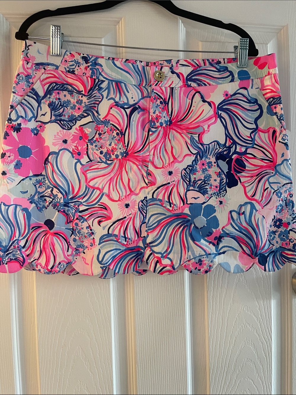 Lilly Pulitzer Colette skort! Pink, Blue & White Floral Scallop Hem skort.